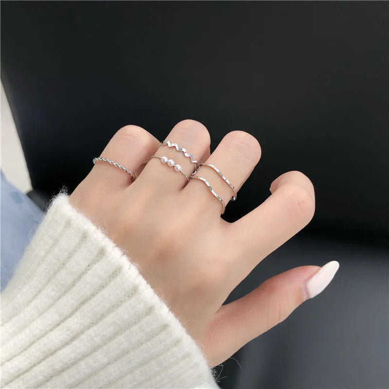 Simple Three Pearl Wavy Combination Ring